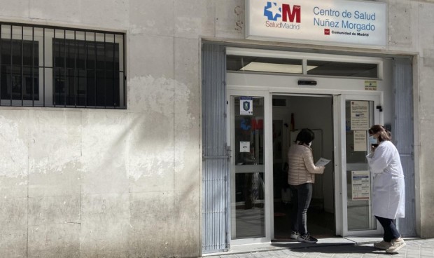 Madrid refuerza Primaria para mejorar la cita telefónica y el rastreo Covid