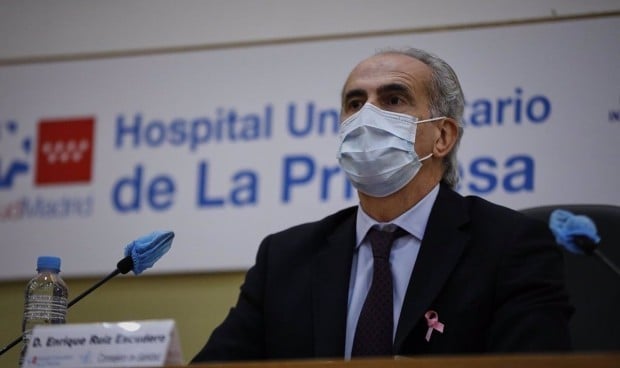 Madrid reúne a sus gerentes hospitalarios para reordenar el protocolo covid