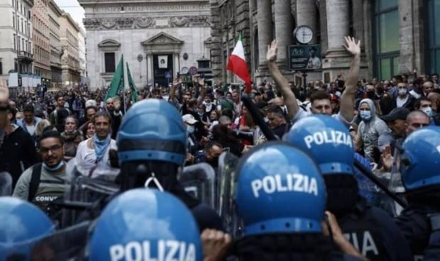 Manifestantes contra el pasaporte Covid en Roma asaltan un hospital