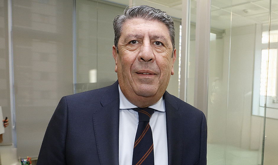 Manuel Vilches ficha por la tabacalera Philips Morris International