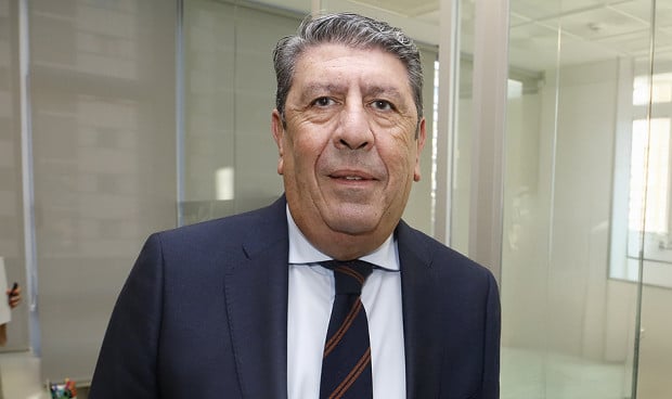 Manuel Vilches ficha por la tabacalera Philips Morris International