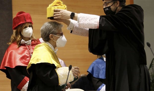 María Castellano rompe otro techo de cristal en Medicina y la Universidad