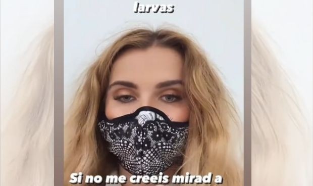 Marina Yers se equivoca y confunde las fibras de su mascarilla con larvas