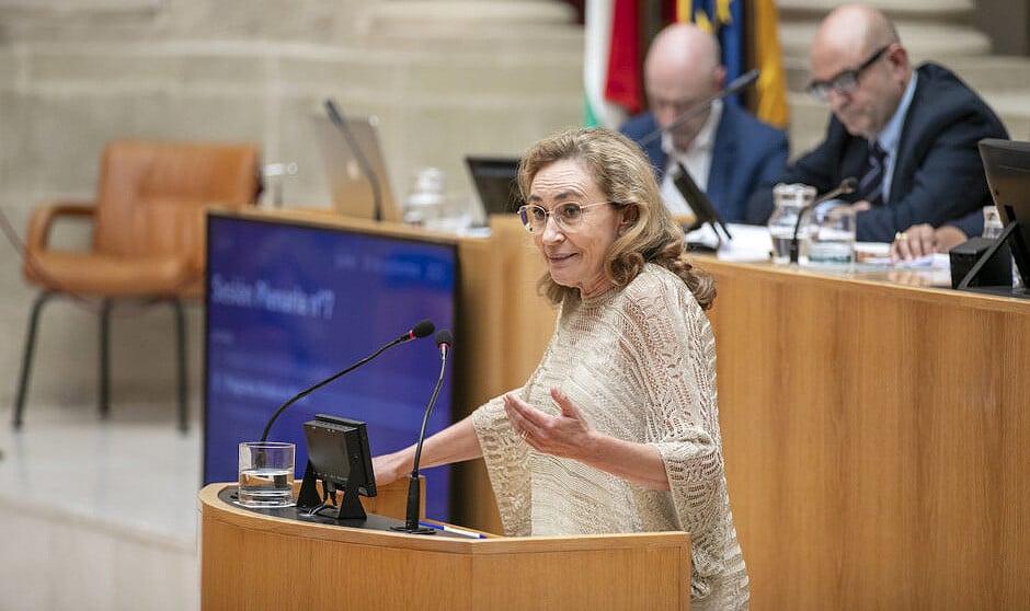  La consejera de Salud y Políticas Sociales de La Rioja, María Martín, en sesión plenaria. Imagen de Europa Press.