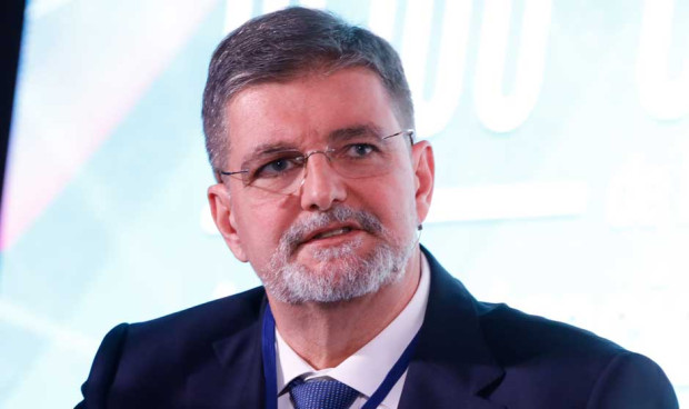 Martínez Larrea, gerente de Salud, premiado en la Gala de la Sanidad