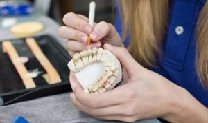 Más cáncer en mujeres posmenopáusicas con enfermedad periodontal