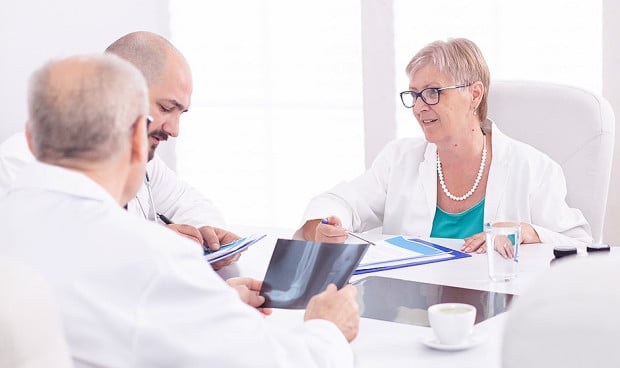 Más de 1.700 jefes de Servicio afectados por la incompatibilidad médica