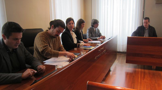 Más de 100 personas declararán en la comisión de las listas de espera