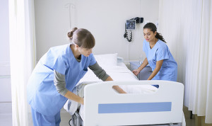 El Sermas excluye a más de 2.900 TCAE de las pruebas selectivas a la condición de personal estatutario fijo.