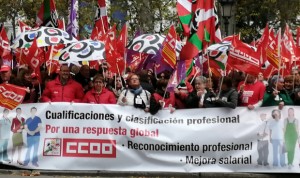 Más de 3.000 profesionales frente al Ministerio: "Sanidad tiene la llave"