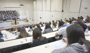 Participantes en el examen de la Oferta Público de Empleo de la sanidad navarra. 