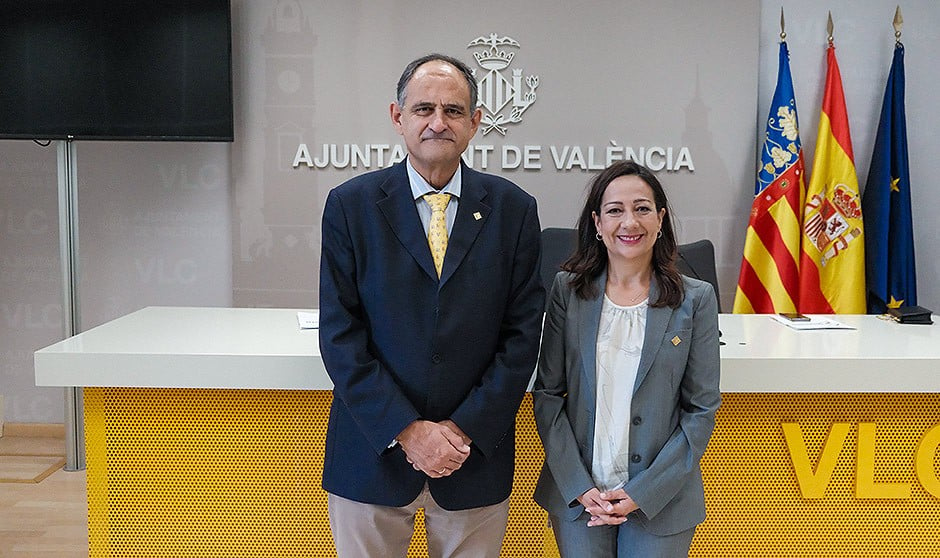 José Polo e Inmaculada Cervera, de Semergen, han presentado su 45º Congreso Nacional en el Ayuntamiento de Valencia, recalcando que están "aburridos" de promesas y que quieren soluciones para la Primaria