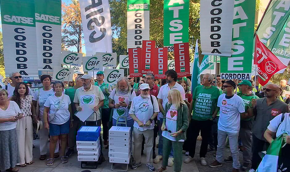 Protesta de las agrupaciones sindicales para proteger a la sanidad pública andaluza.