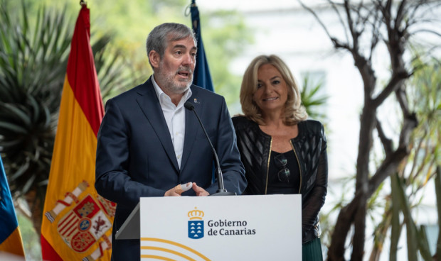 Fernando Clavijo, presidente de Canarias, y Esther Monzón, consejera de Sanidad. 