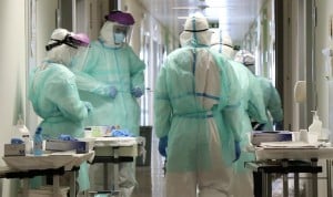 Más de mil sanitarios contagiados de covid 'a las puertas' de Ómicron