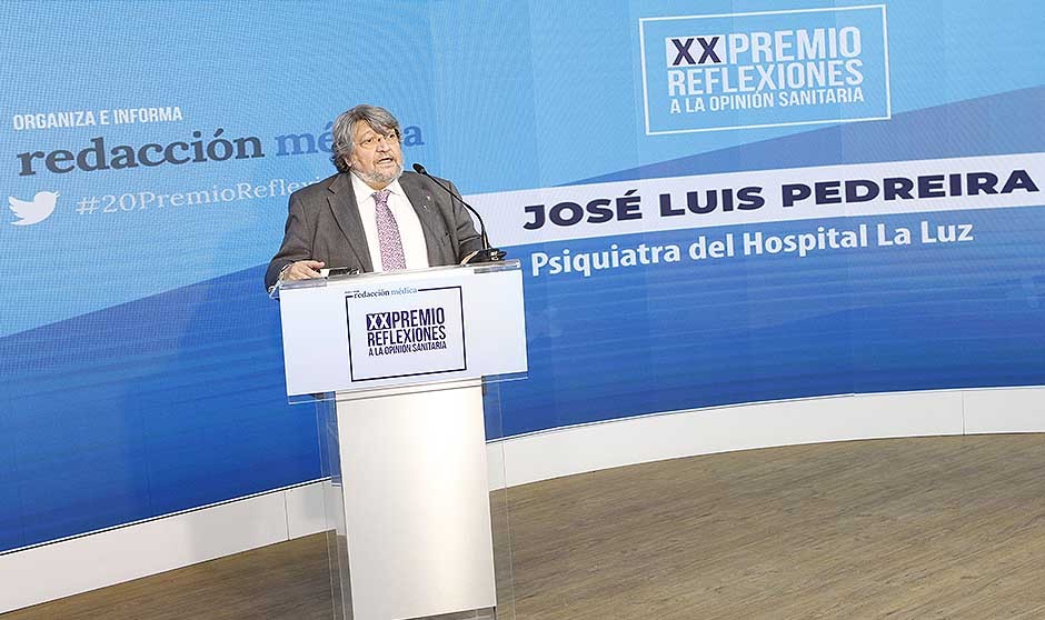 Massa gana el XX Premio Reflexiones: "Hay que pensar un nuevo SNS"