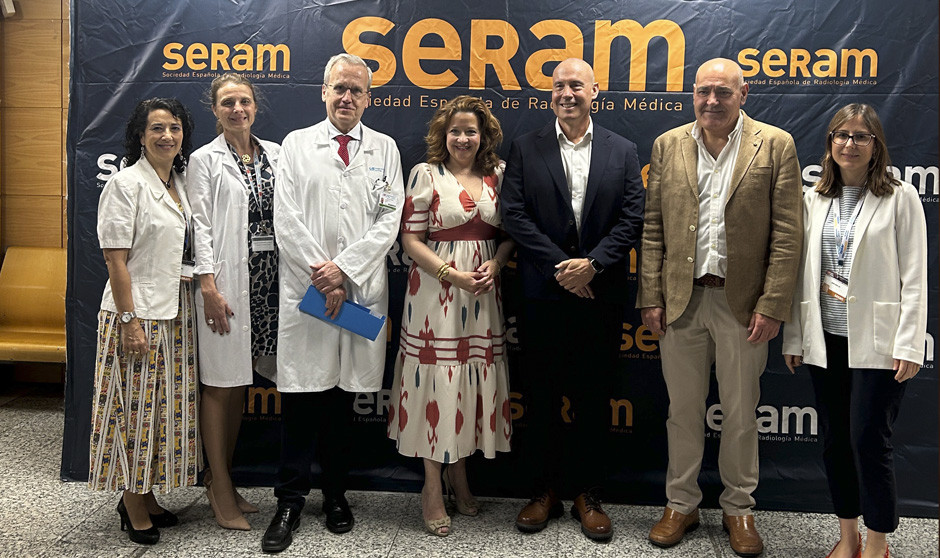 La consejera de Sanidad, Fátima Matute, junto a presidente de la Seram, José C.Albillos; Felipe Munera; Francisco García Rio, María Navallas y María Luz Parra.