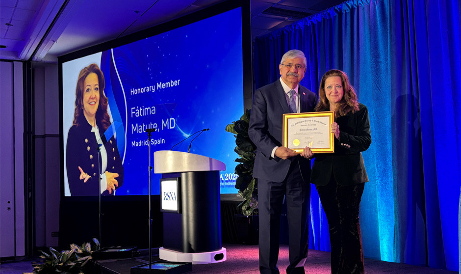 La consejera de Sanidad de la Comunidad de Madrid, Fátima Matute, recibe en Chicago su reconocimiento como miembro de la Academia Americana de Radiología. 