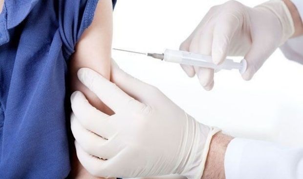 Mayor riesgo de miocarditis en infectados Covid que en vacunados con Pfizer