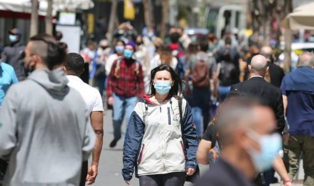 Mayoría médico-enfermera a favor de quitar las mascarillas al aire libre