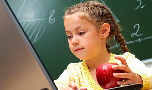 Si un niño va sin sus padres al McDonald's solo puede comprar manzanas