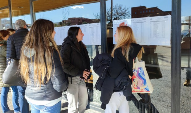 Los recién titulados de Medicina son los mejores pagados entre todos los estudiantes