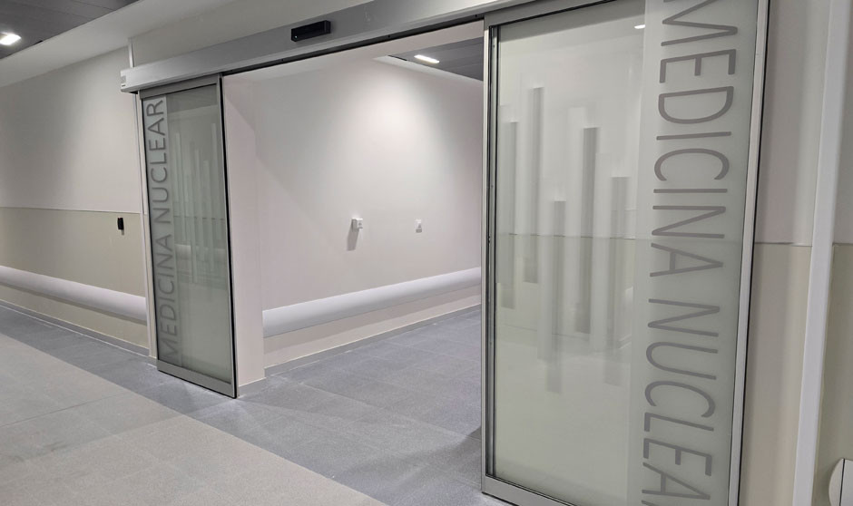 Una puerta corredera automática