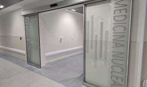 Una puerta corredera automática