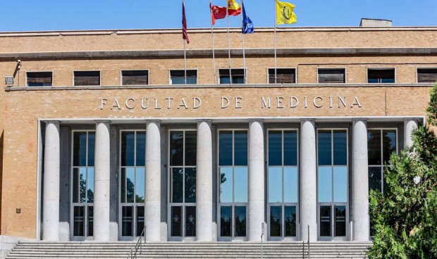 Exterior de la facultad de Medicina de la Universidad Complutense de Madrid.