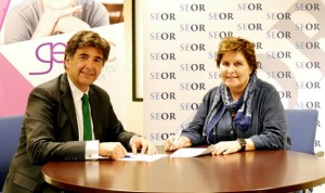 Médico y paciente oncológico firman su primer convenio por la comunicación