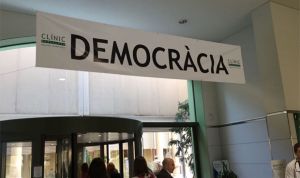Médicos catalanes piden que se retiren signos políticos de los hospitales
