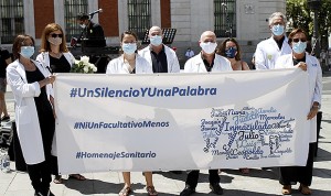 Los médicos se concentran por el Covid-19: "Exigimos respeto y dignidad"