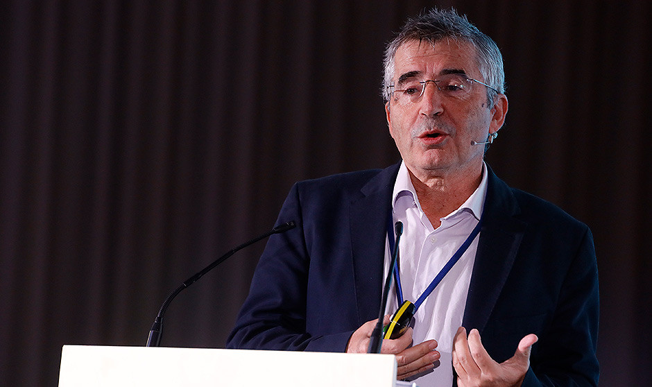  Luis Carretero, director gerente del Servicio Cántabro de Salud (SCS), oferta plazas fijas a médicos