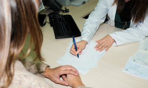 Médicos ejerciendo sin especialidad MIR: la versión oficial es heterogénea