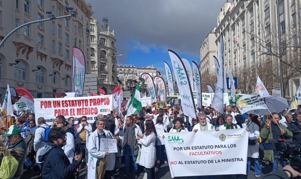 Los médicos toman la capital de España reivindicando un Estatuto Marco que reconozca sus especificidades. 