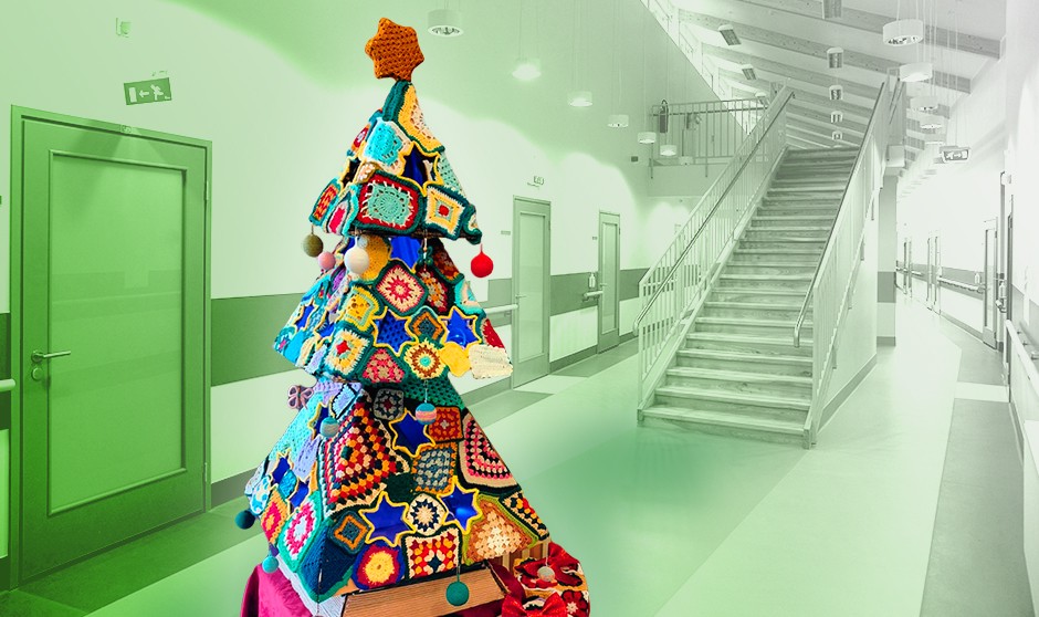 Árbol de Navidad hecho a mano por los pacientes de una residencia