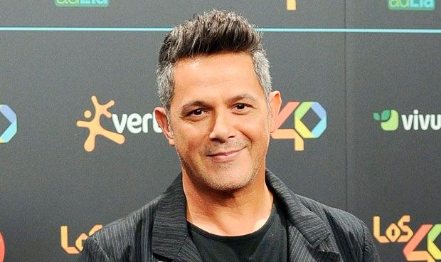 Médicos y enfermeras cargan contra Alejandro Sanz por su dieta Detox 