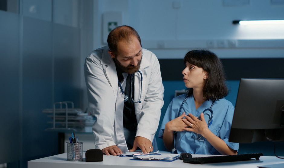 Médicos y enfermeras opinan sobre la subida salarial del 0,5 por ciento. 