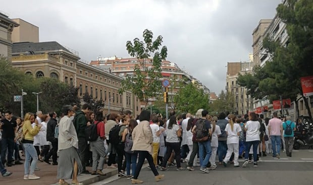 Médicos y estudiantes "toman las calles" ante la sentencia del procés