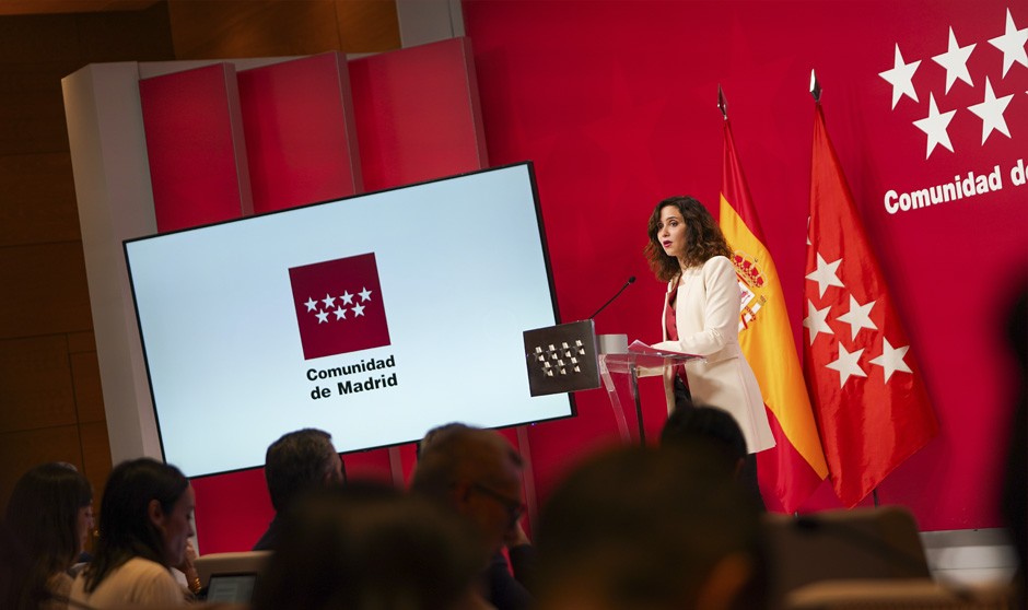 La presidenta de la Comunidad de Madrid, Isabel Díaz Ayuso, anuncia nuevas inversiones sanitarias en 2024. 