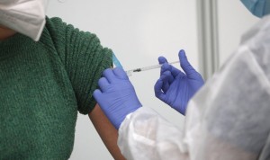 Menos efectos secundarios por vacuna covid con administración subcutánea