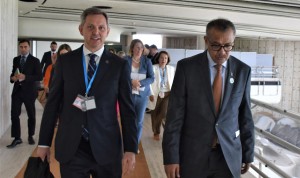 El ministro de Sanidad, José Miñones, junto al director general de la OMS, Tedros Adhanom Ghebreyesus