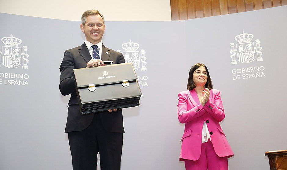  José Manuel Miñones recibe la cartera de Sanidad de su antecesora, Carolina Darias.