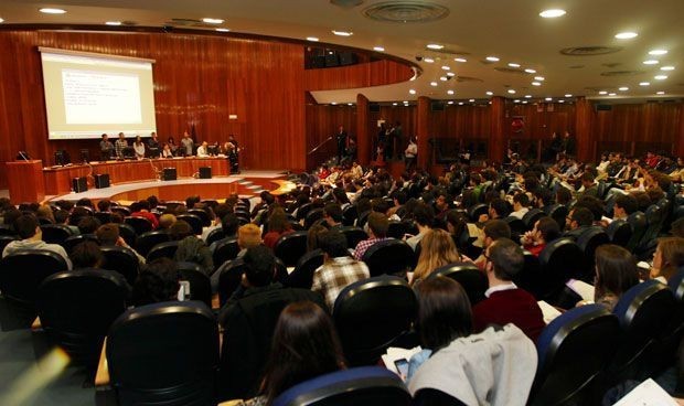 El BOE ratifica fecha y elección "exclusiva electrónica" de las plazas MIR 