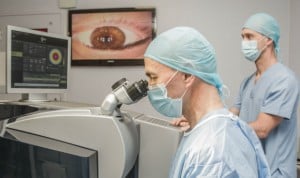Miranza emplea una técnica pionera de cirugía refractiva sin tocar córnea