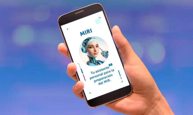 MIRI, el asistente de inteligencia artificial de PROMIR, mostrado en un teléfono móvil. Herramienta clave para la preparación del examen MIR