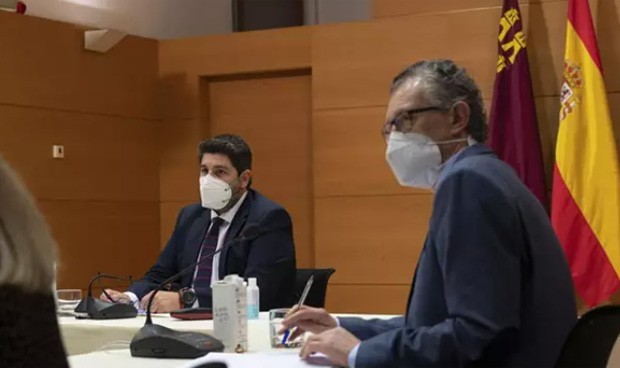 Moción en Murcia: PSOE y Cs pactan tras la vacunación irregular en Salud