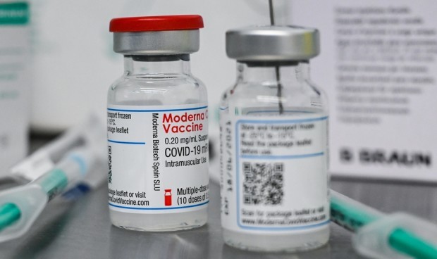 Moderna pide aprobar la cuarta dosis de su vacuna covid para mayores de 18