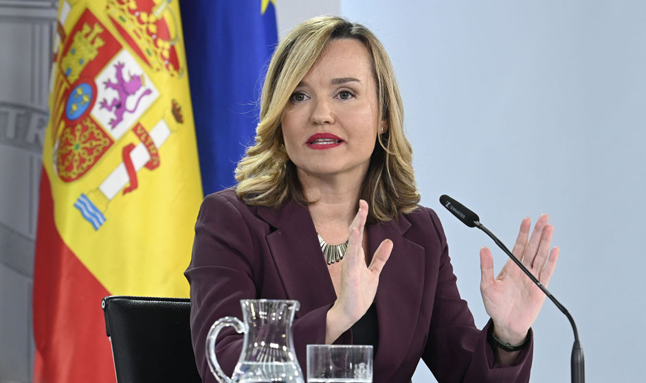 Pilar Alegría, ministra de Educación, que refuerza la formación profesional en cuidados de ELA