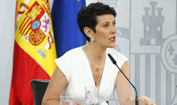  Elma Saiz, ministra de Seguridad Social, blinda la revalorización de la pensión médica, que sube 92 euros.